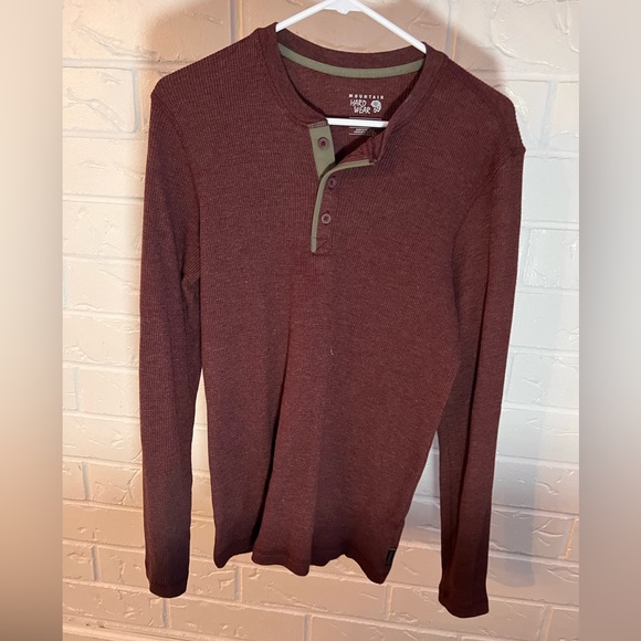 Mountain Hardwear Other - Mountain hard wear thermal size small burgundy
